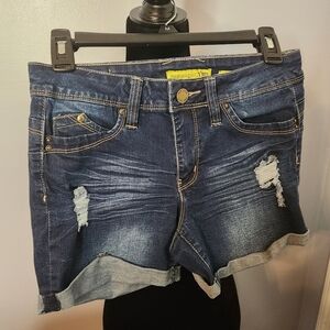 YMI Woman's Mid Rise Stretch Shorts Size 1 Juniors